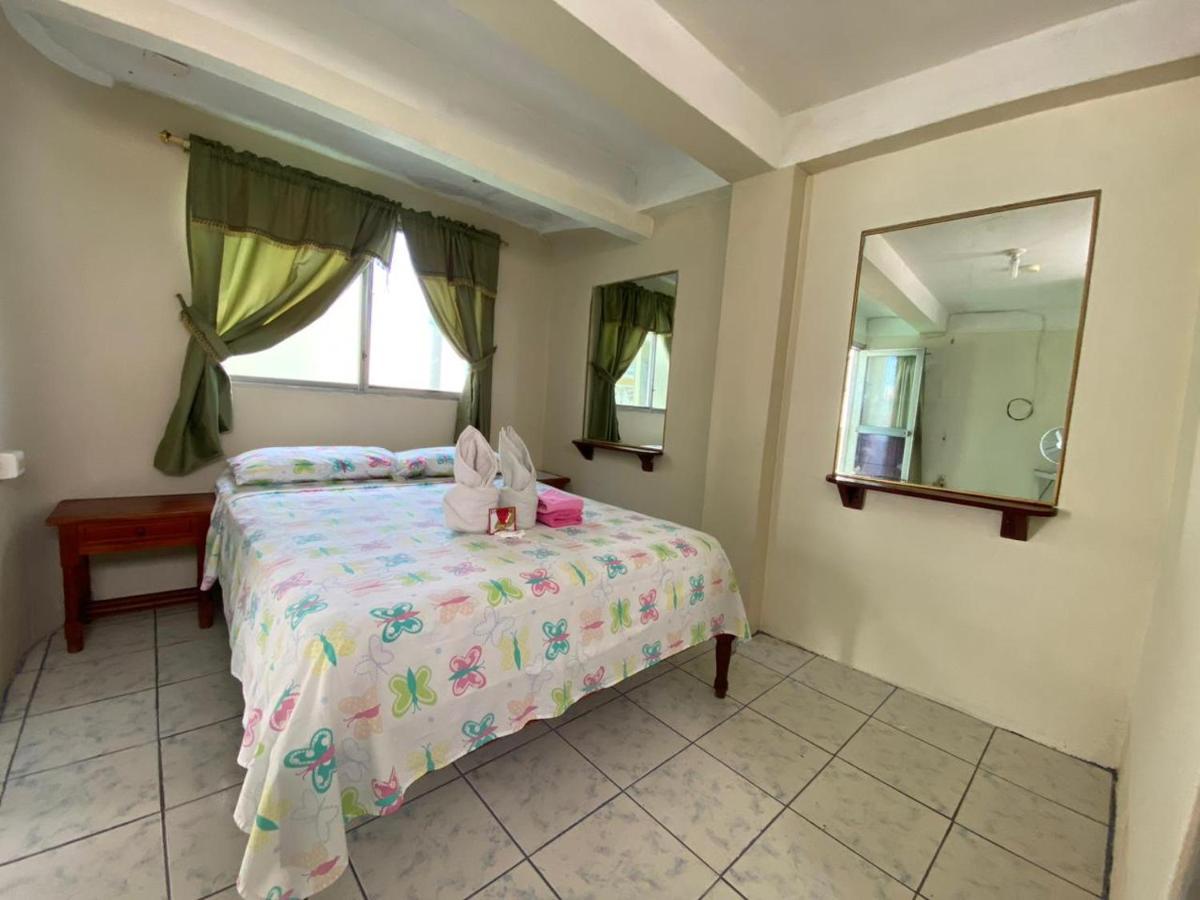 Historico Hostal Elizabeth ปูแอร์โตอาโยรา ภายนอก รูปภาพ