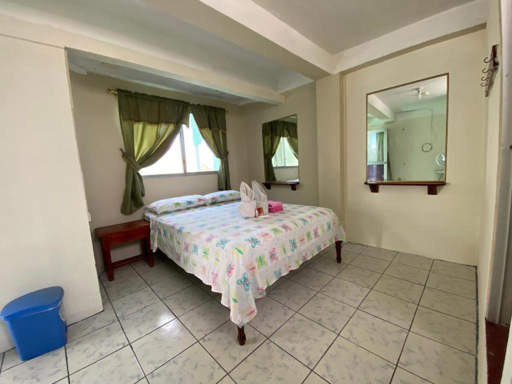 Historico Hostal Elizabeth ปูแอร์โตอาโยรา ภายนอก รูปภาพ