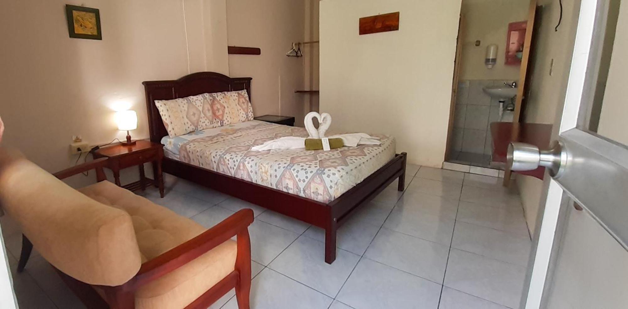 Historico Hostal Elizabeth ปูแอร์โตอาโยรา ภายนอก รูปภาพ